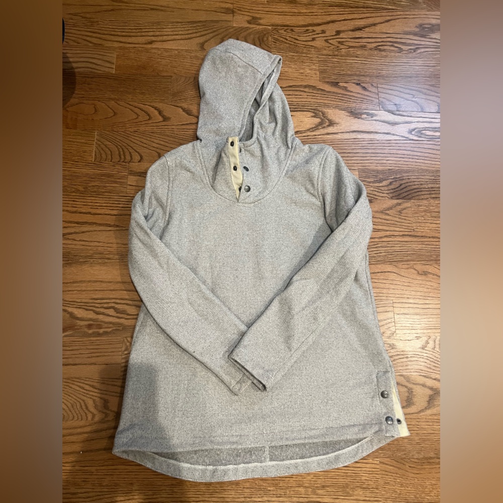 Women’s north face hoodie.